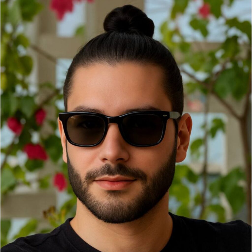 آریا زهدی (کارشناس فروش)